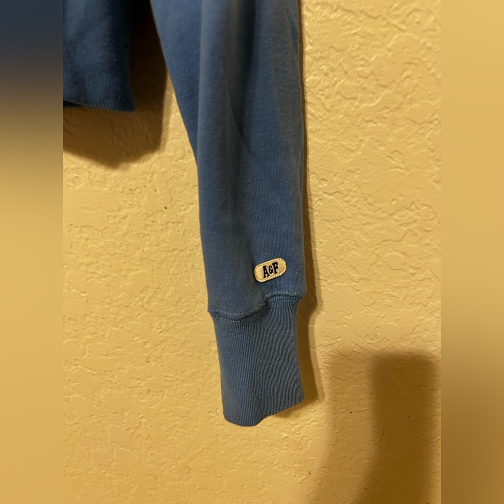 🪗Abercrombie & Fitch Blue Chevron Sweatshirt size S women’s GUC.. - Picture 3 of 9